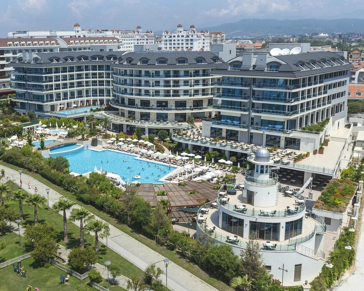 Commodore Elite Suites & Spa