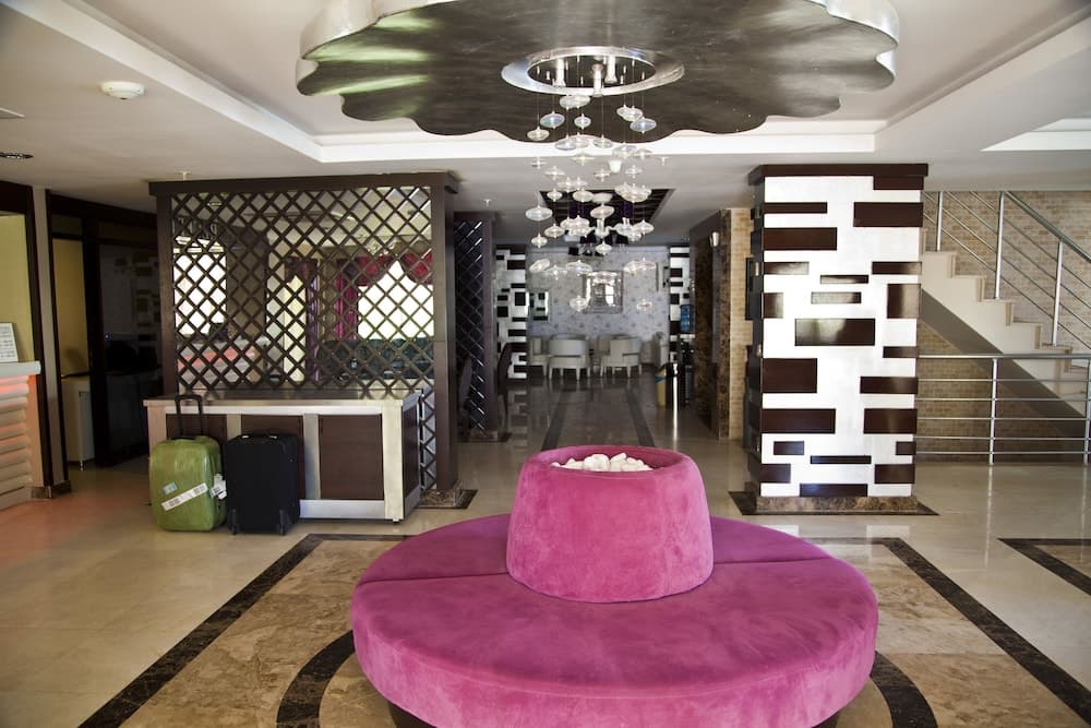 Adella Side Hotel 4