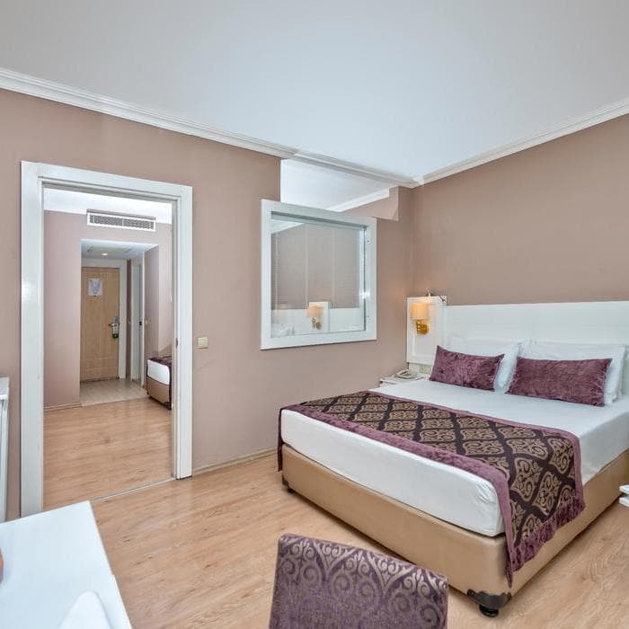 Serenis Hotel