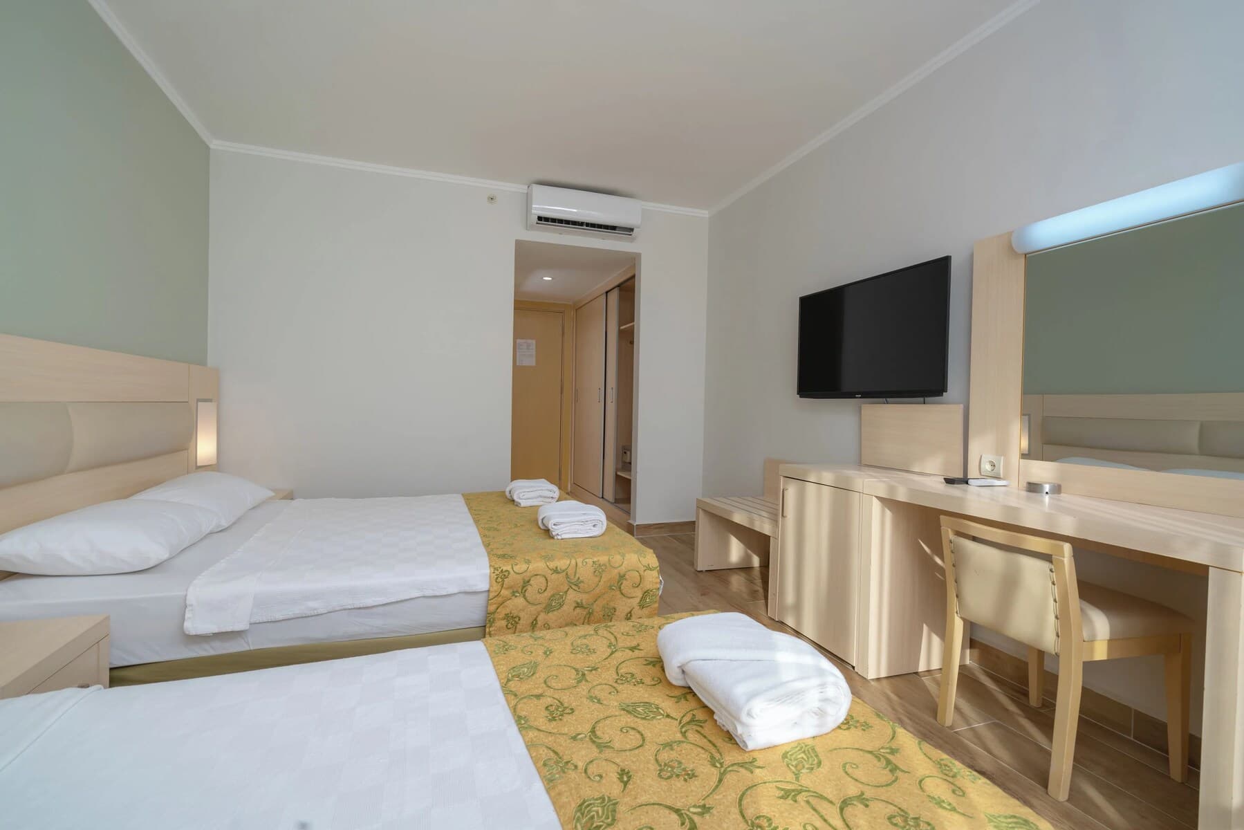 White Lilyum Hotel
