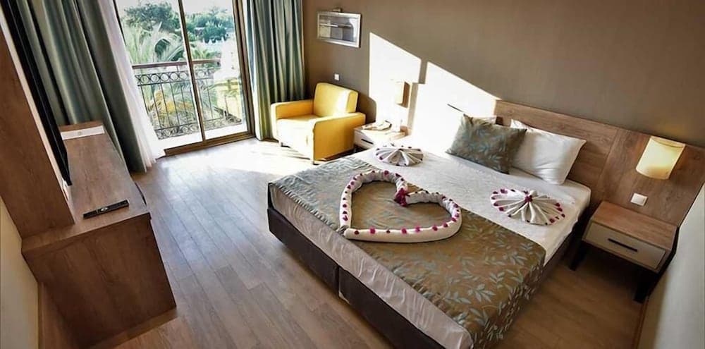 Lucida Beach Hotel 4