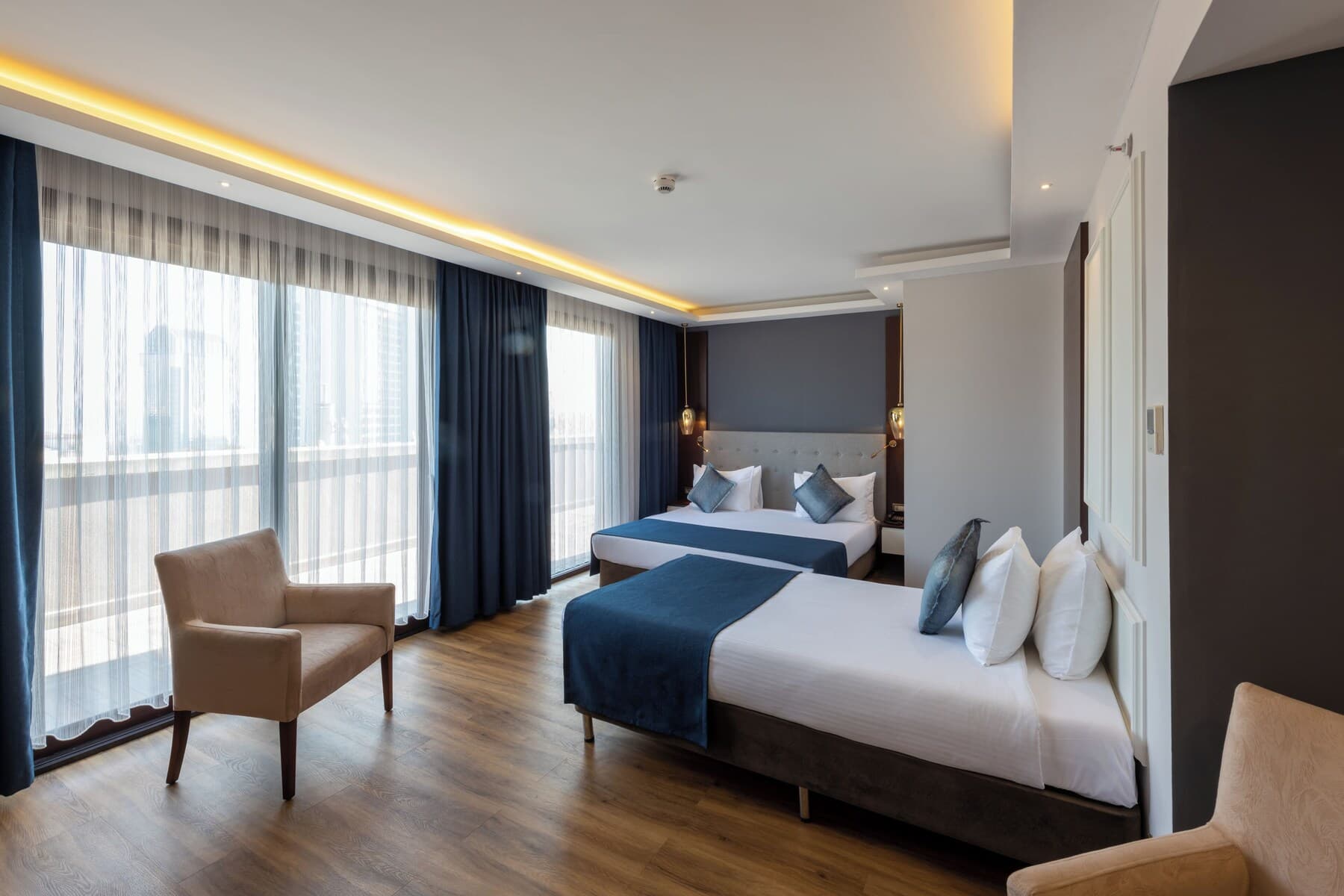 Revia Square Hotel 5