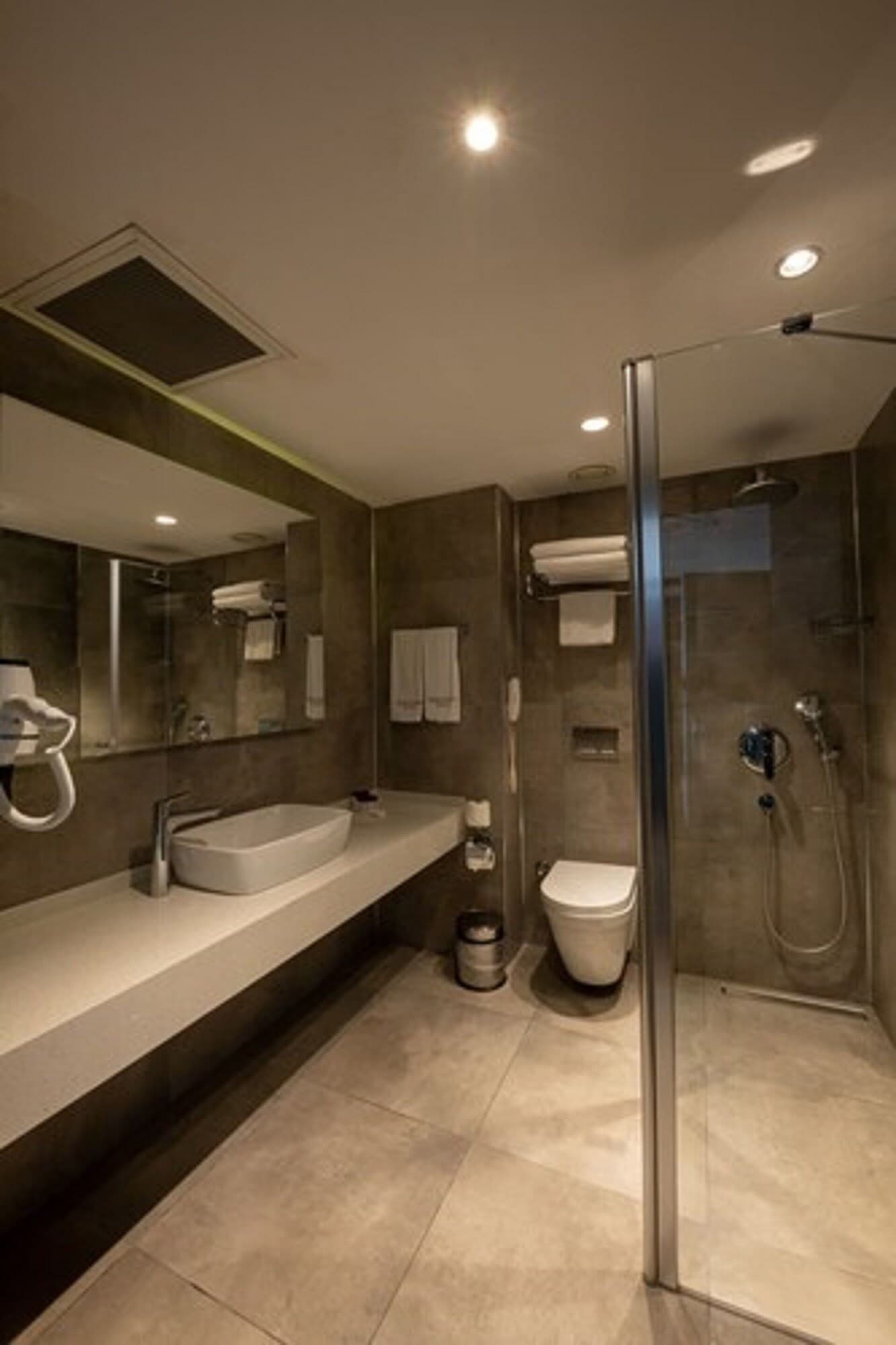 Revia Square Hotel