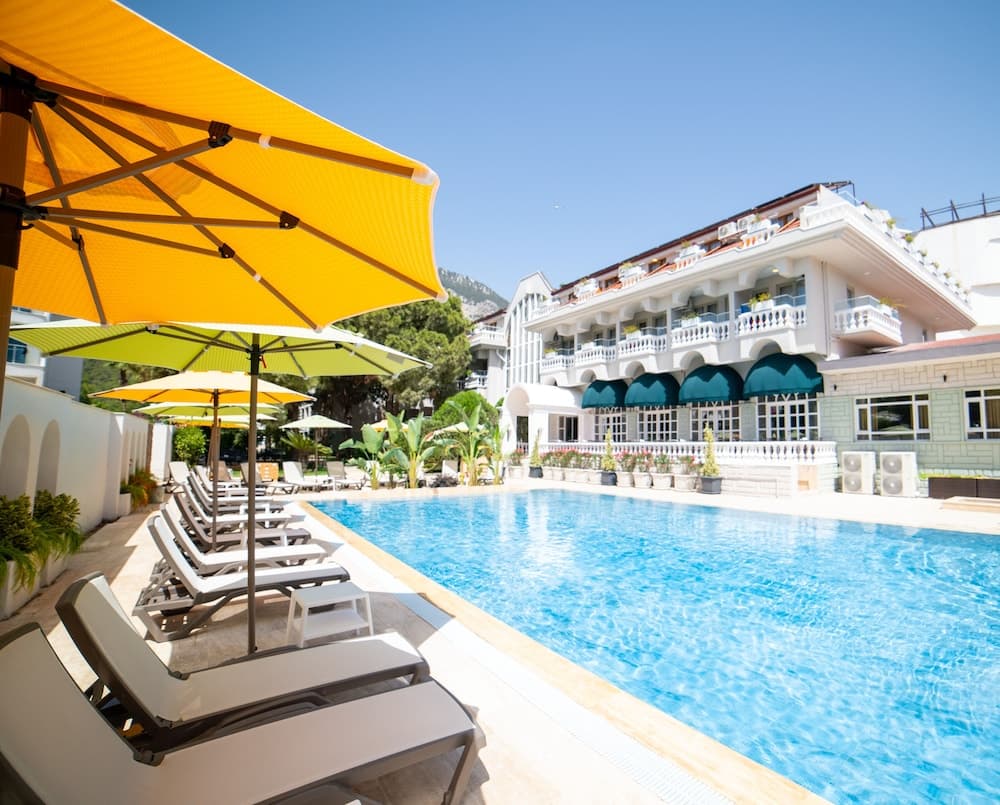 Rose Garden Premium Hotel