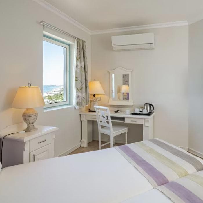 Iz Flower Side Beach Hotel