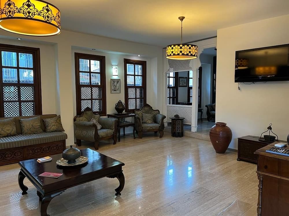 Argos Hotel 5