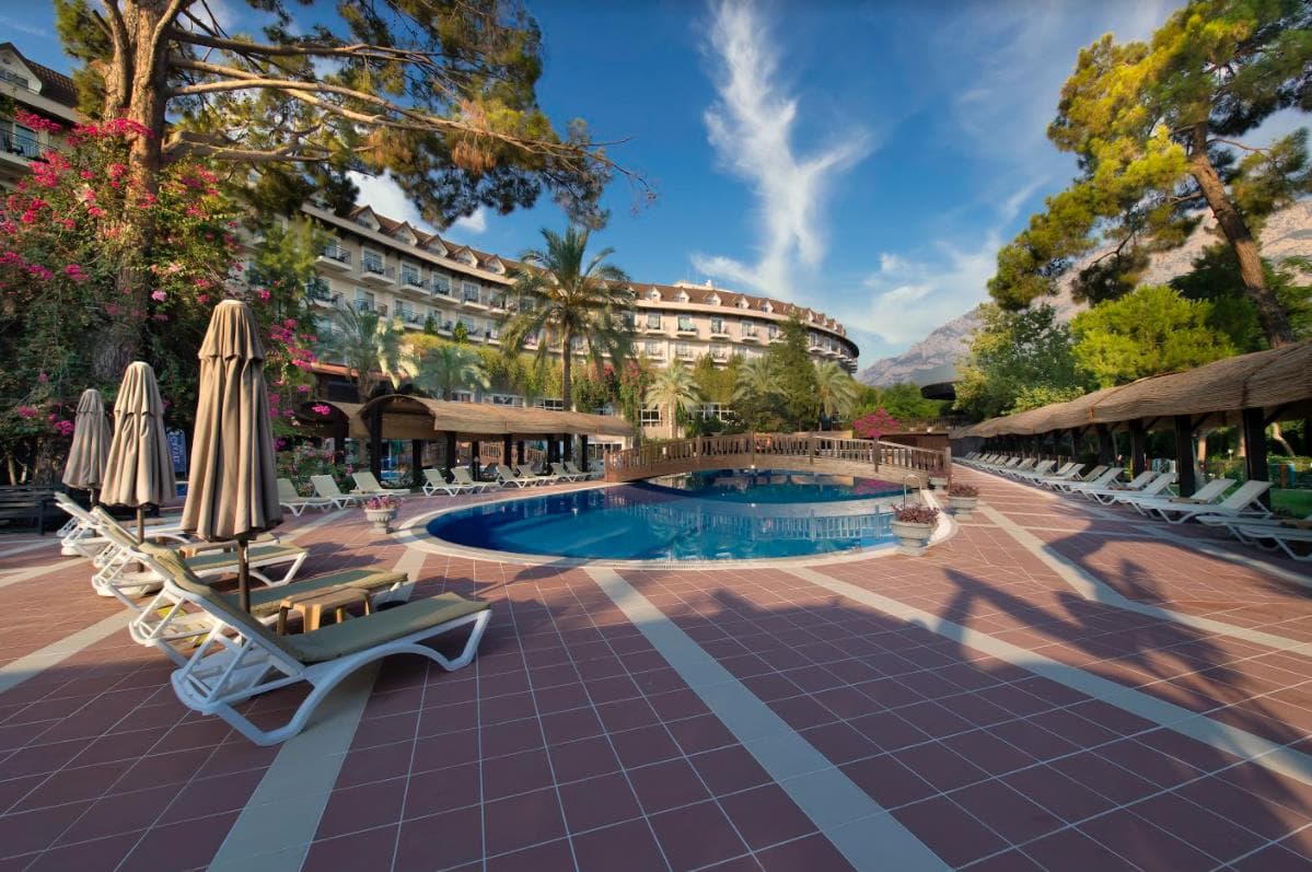 Gravel Hotels Select 3