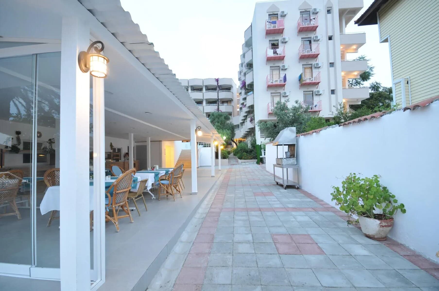 Amos Hotel