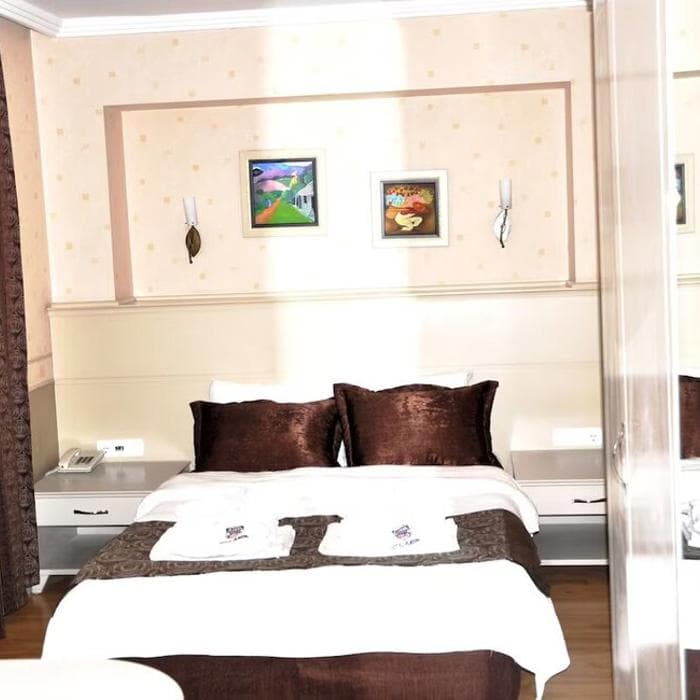 Almena Hotel