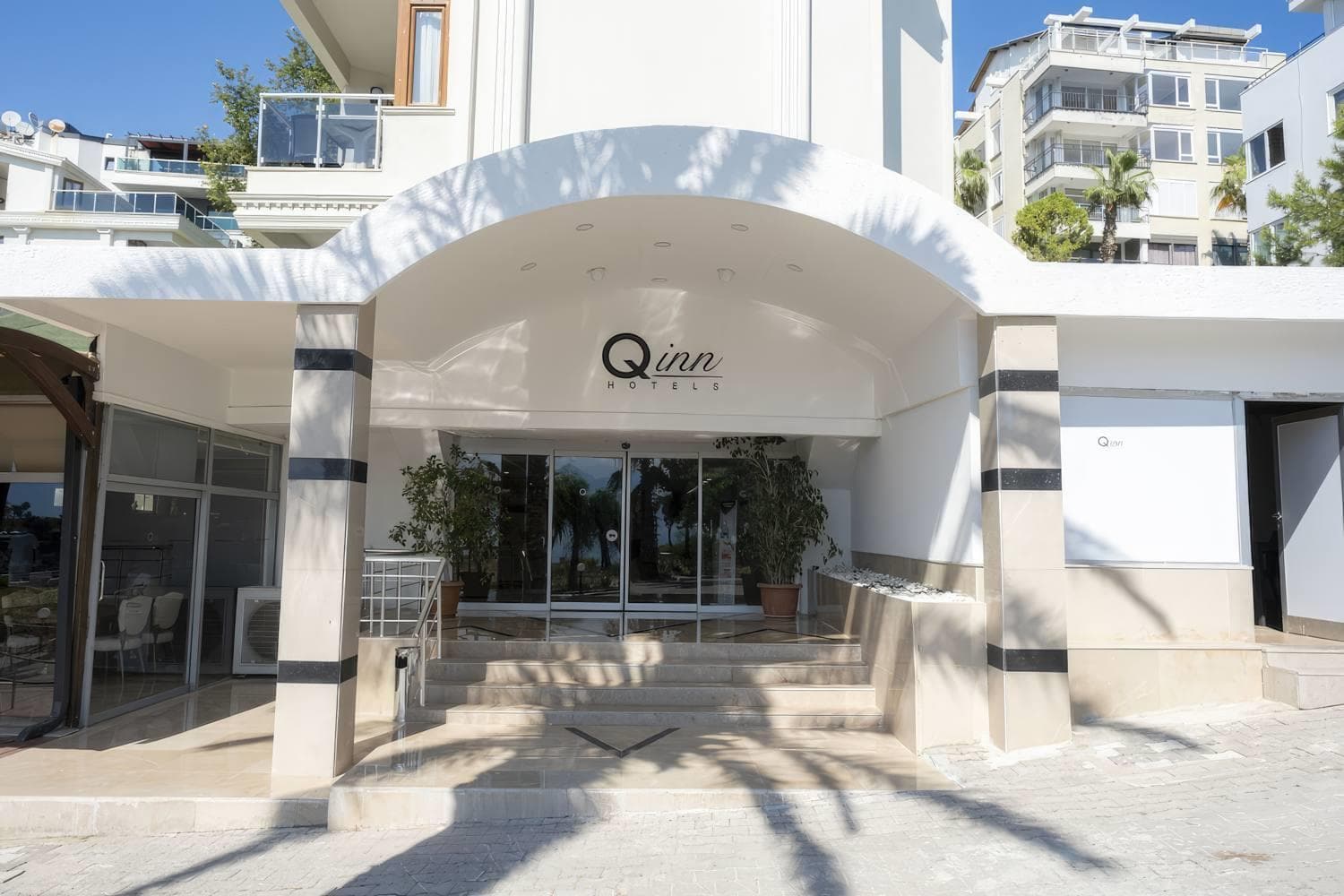 Qinn Hotels 4