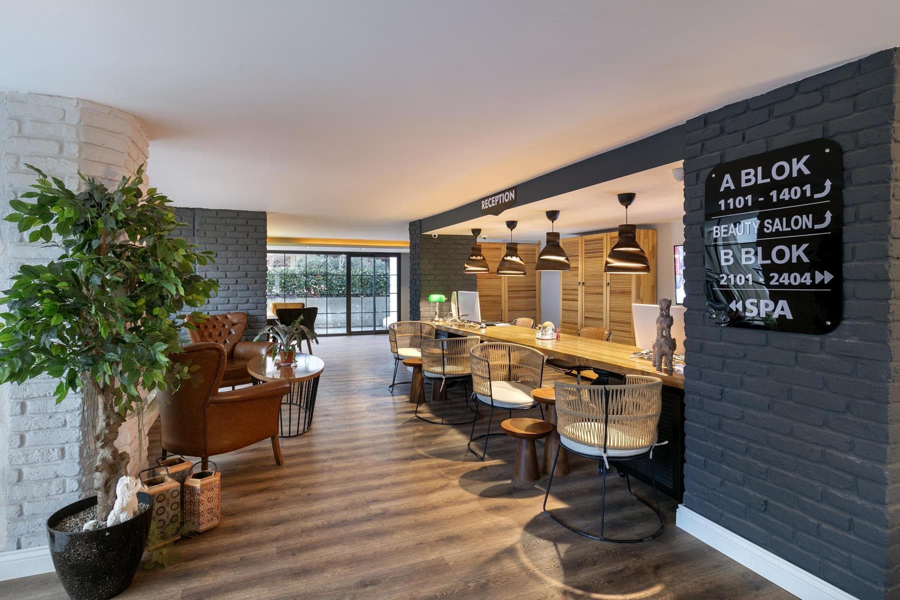 Azuu Hotel 5
