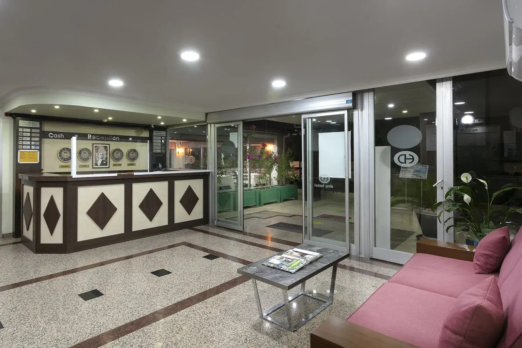 Lara Dinc Hotel