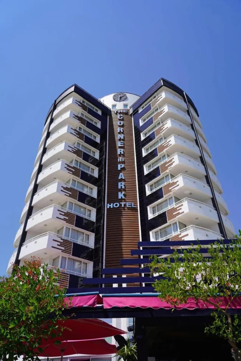 The Corner Park Hotel