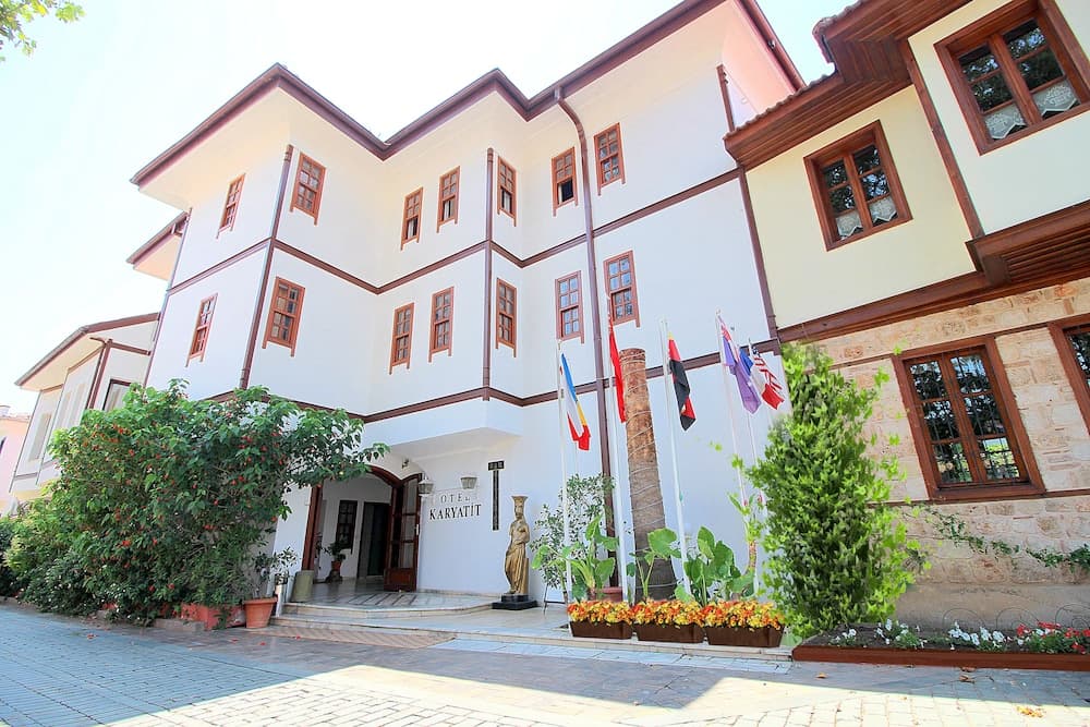 Karyatit Hotel