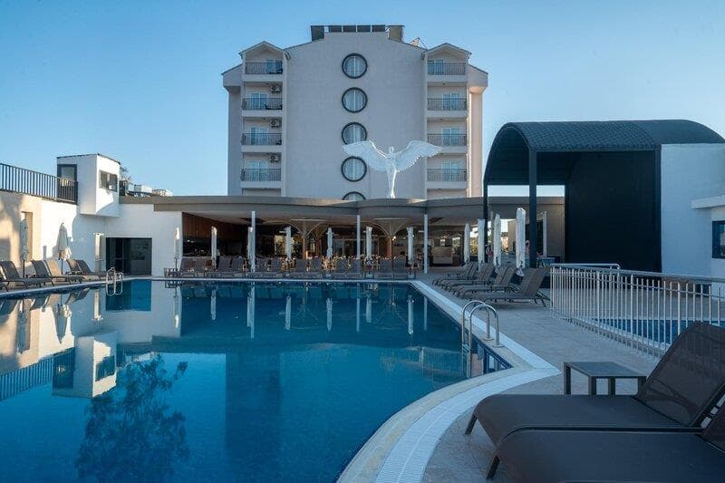 Q Ella Beach Hotel 3