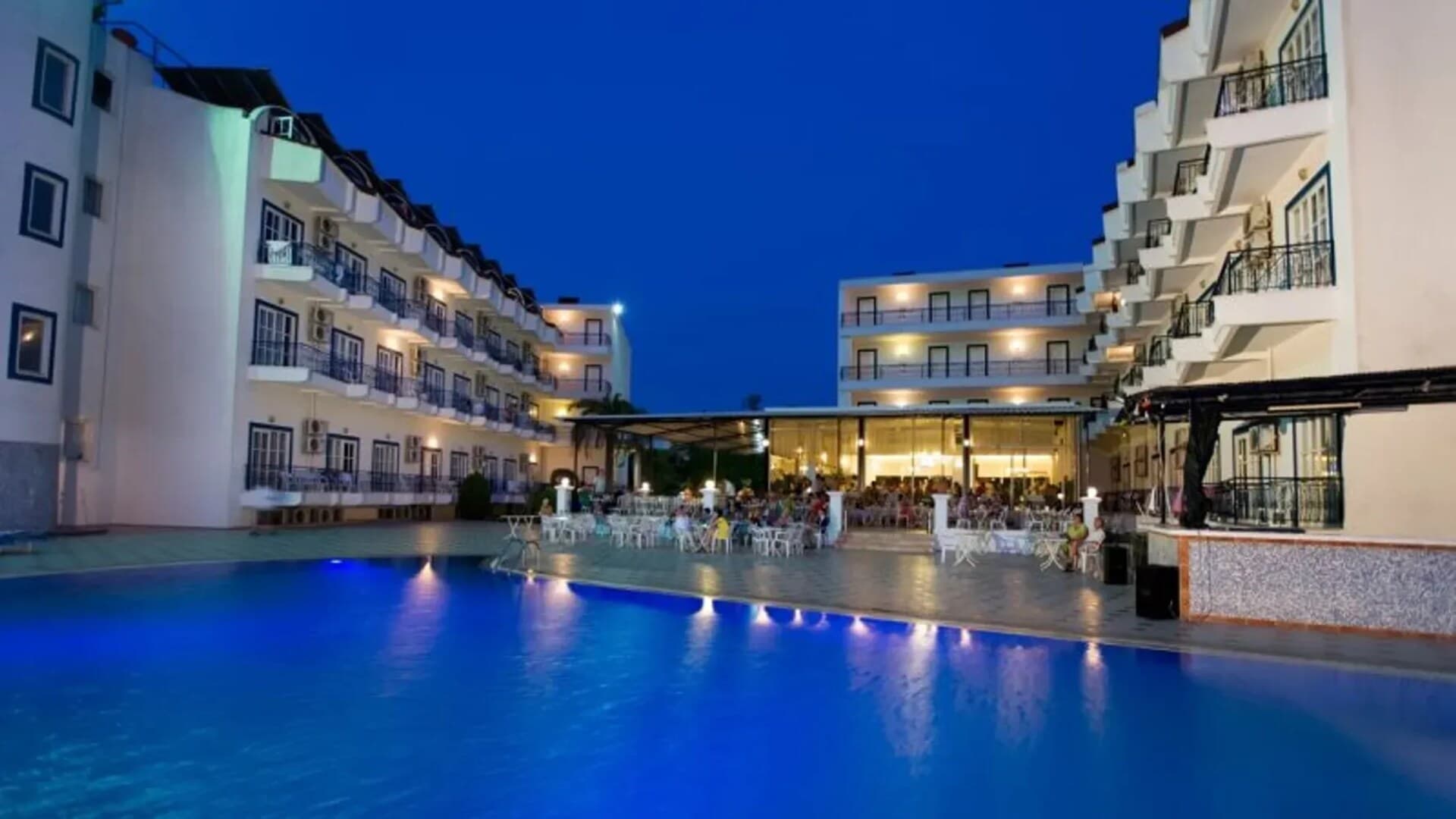 Aura Resort 3