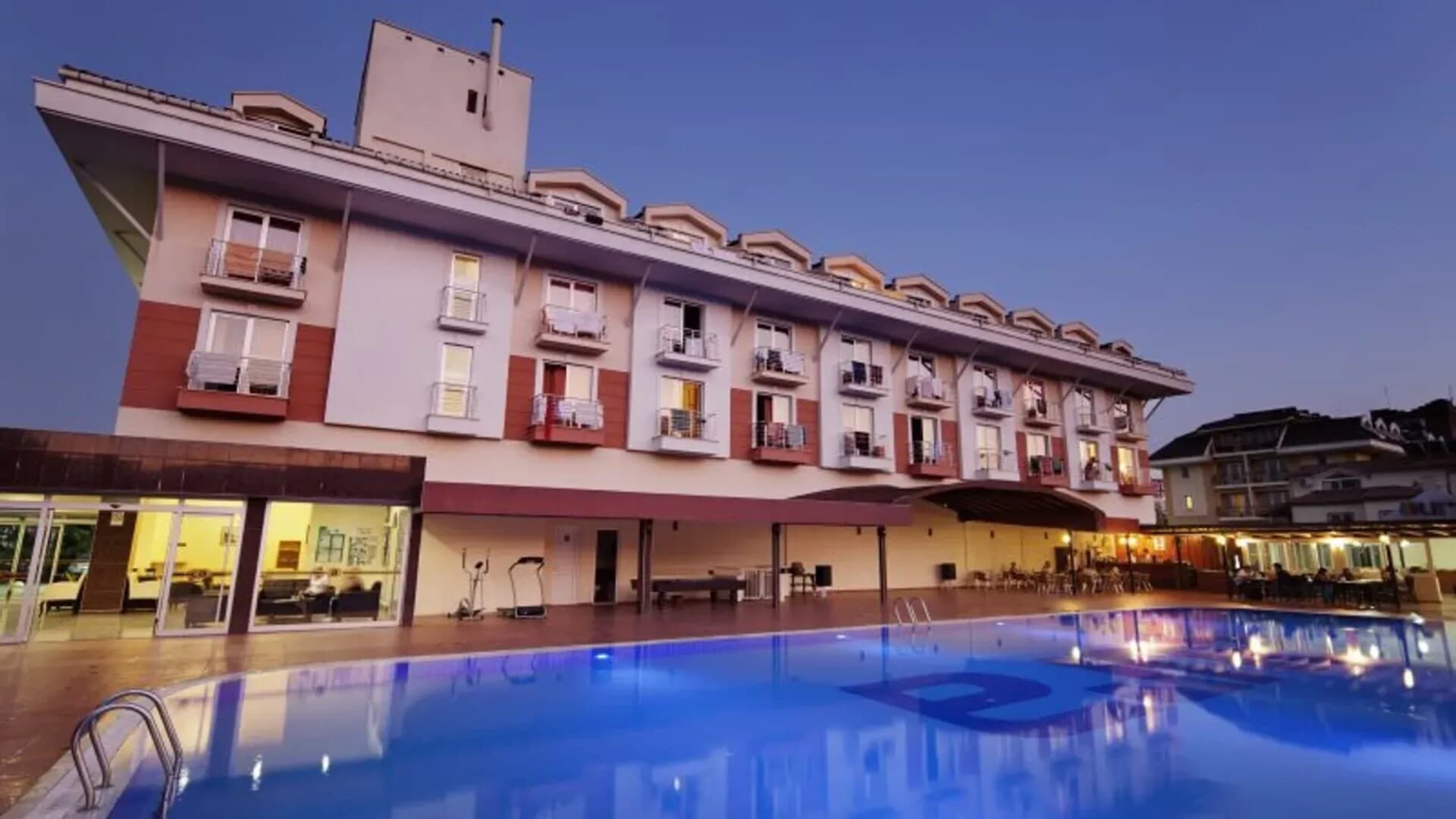 Aura Resort 4