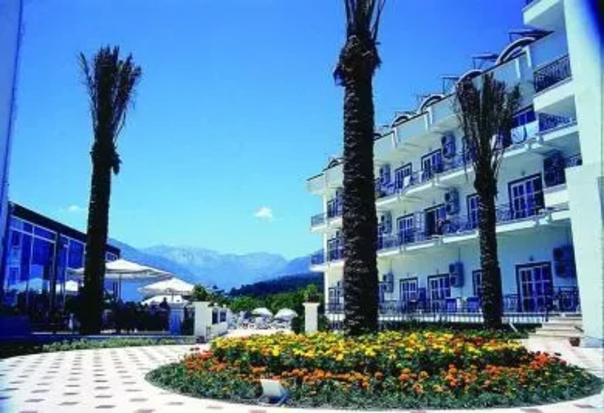 Aura Resort 5