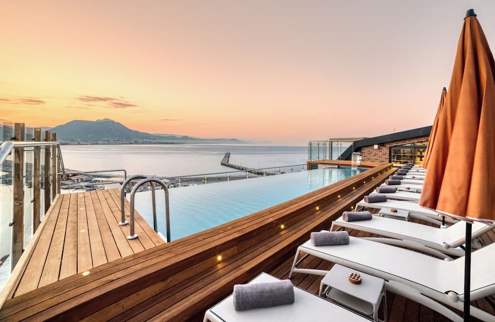 Numa Port Hotel
