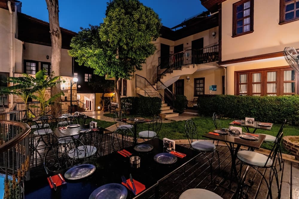 Mediterra Art Hotel