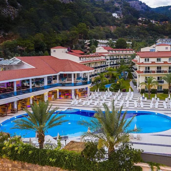 Montebello Deluxe Hotel