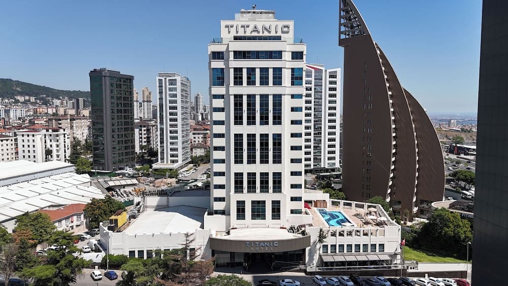 Titanic Business Kartal