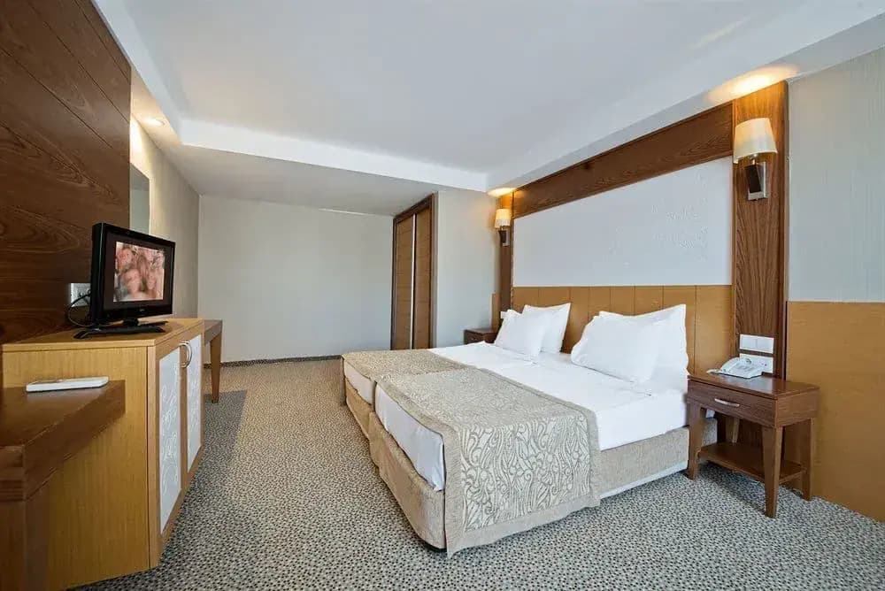 OPERA Boutique Hotel