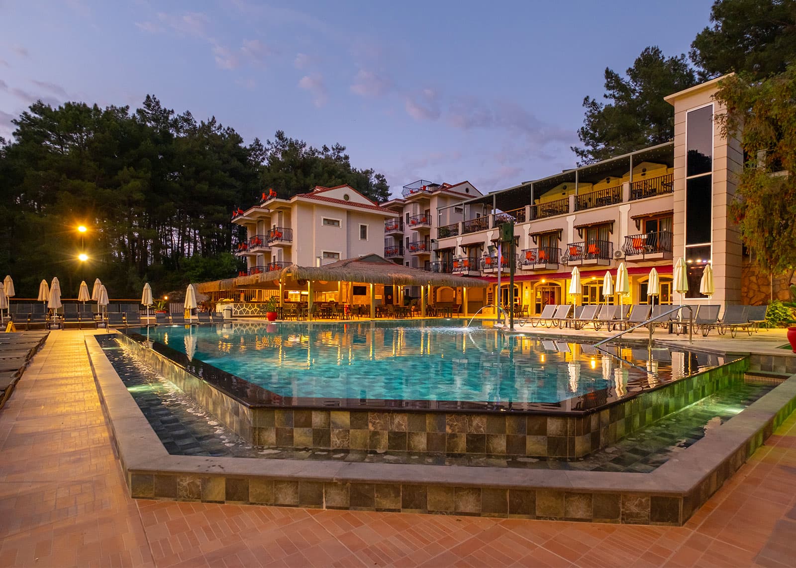 Hotel Pine Valley