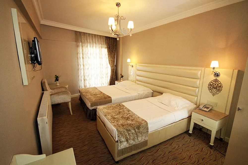 Royce Hotel