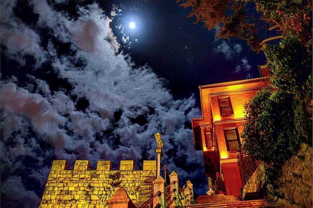 Kitap evi Hotel