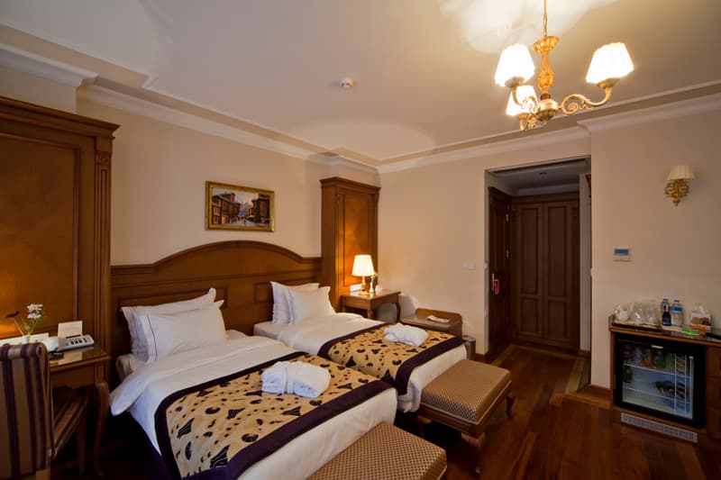 GLK PREMIER The Home Suites & Spa