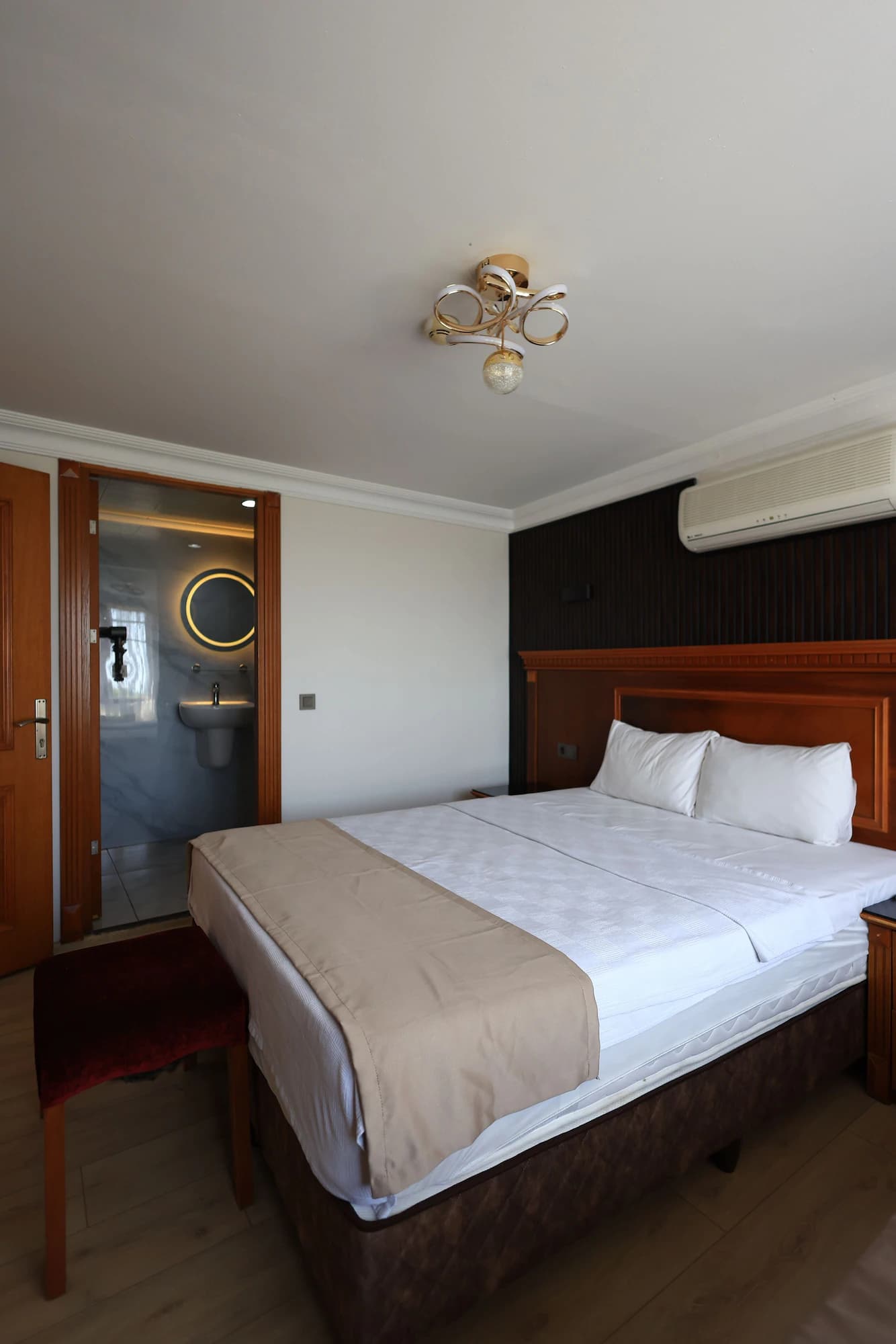 Hotel New House