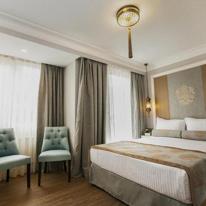 Raymond Hotel