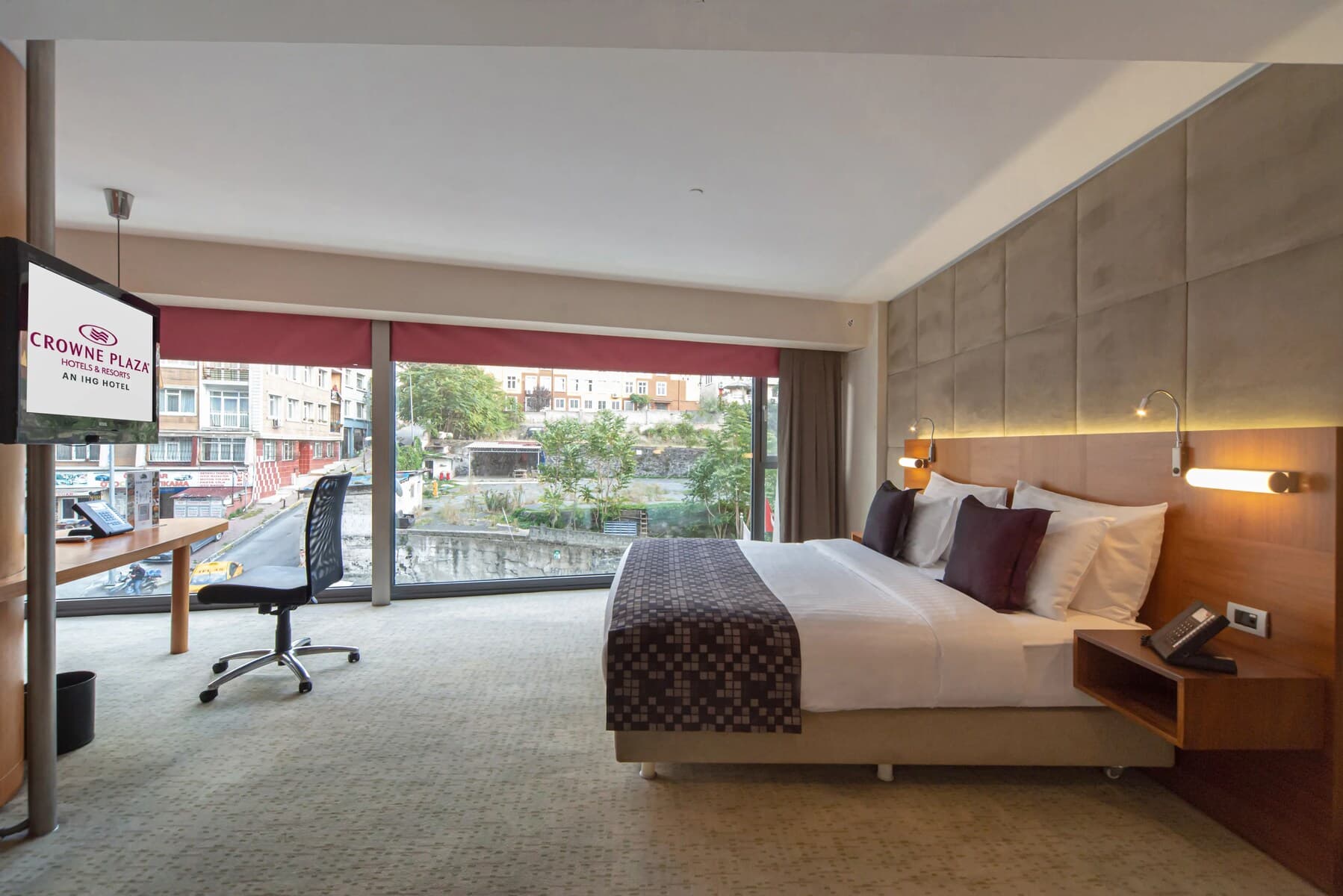 Crowne Plaza Harbiye 3