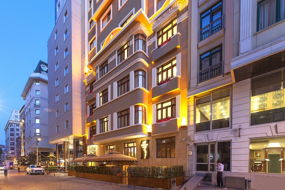 Ferman Hilal Hotel