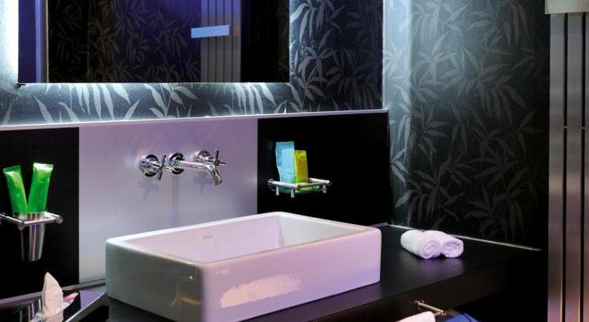 Vernazza Suites Hotel 5