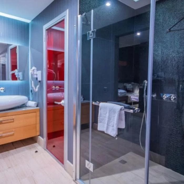 Vernazza Suites Hotel