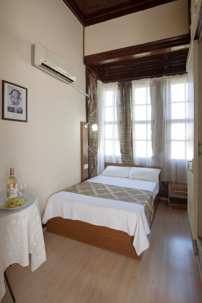 Konak Hotel Kaleici 5
