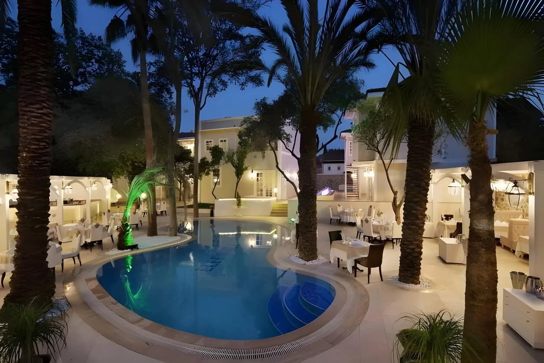 Elegance East Hotel