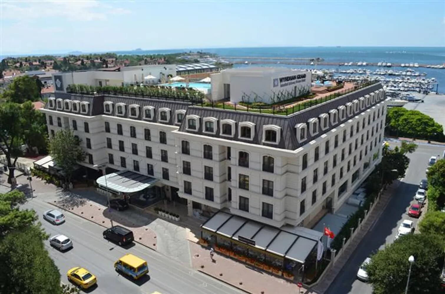 Wyndham Grand Istanbul Kalamis Marina Hotel