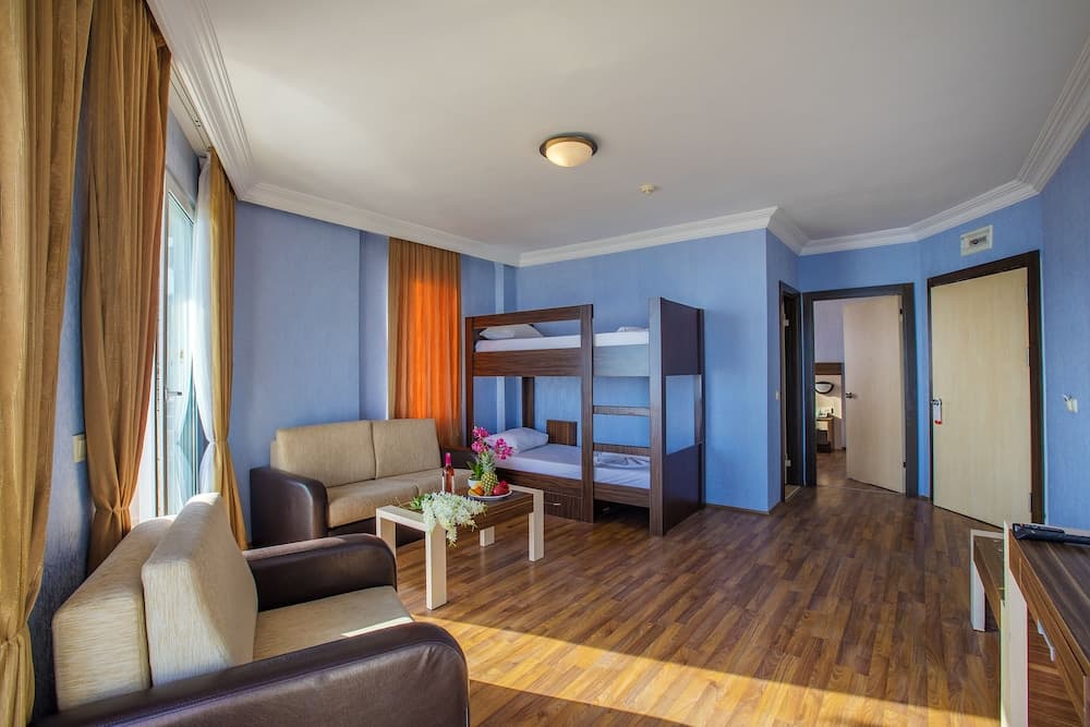 Hawaii Suite Beach Hotel 2