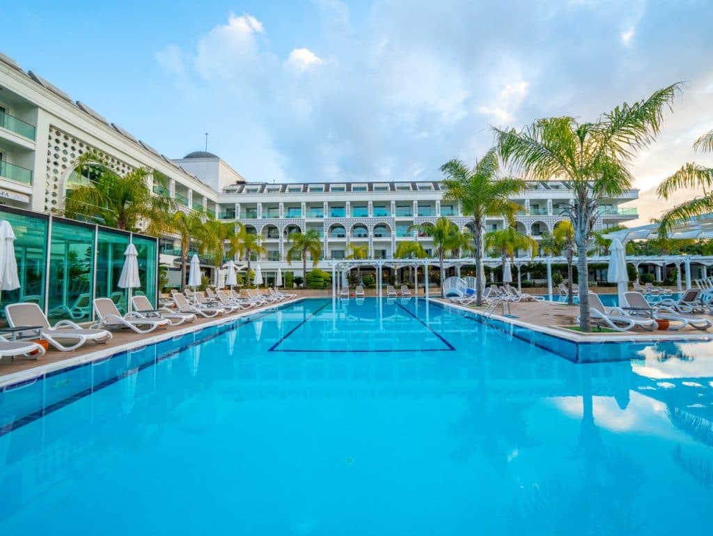 Karmir Resort & Spa