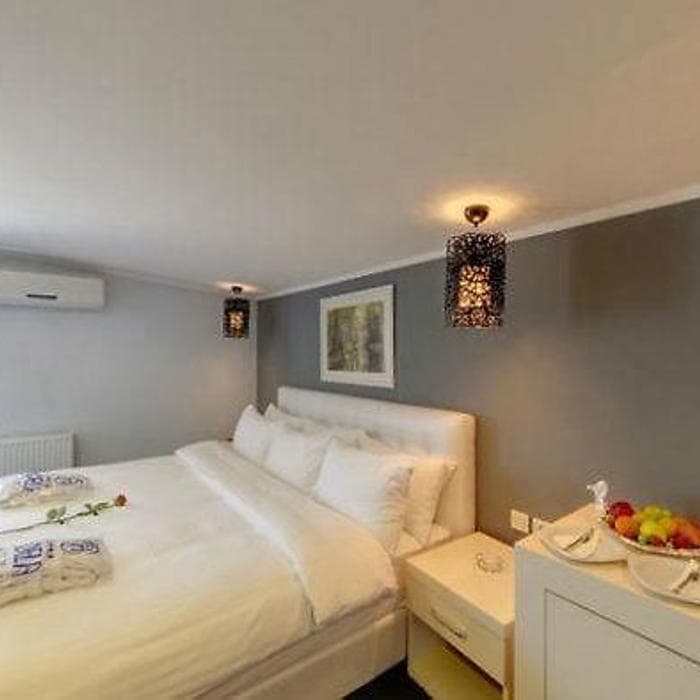 Adela Hotel