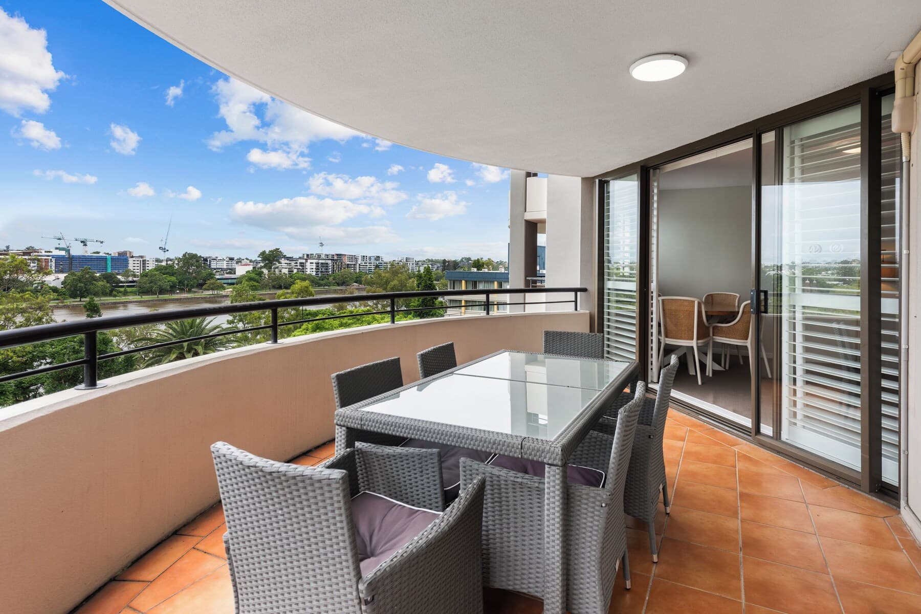 Oasis Hotel & Apartments