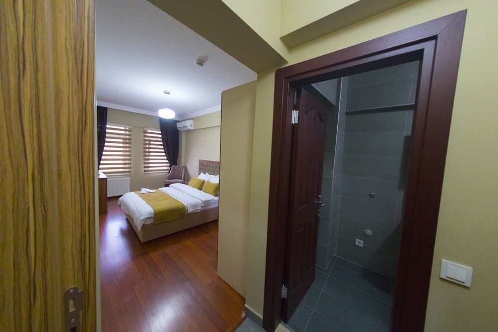 Ramparts Hotel
