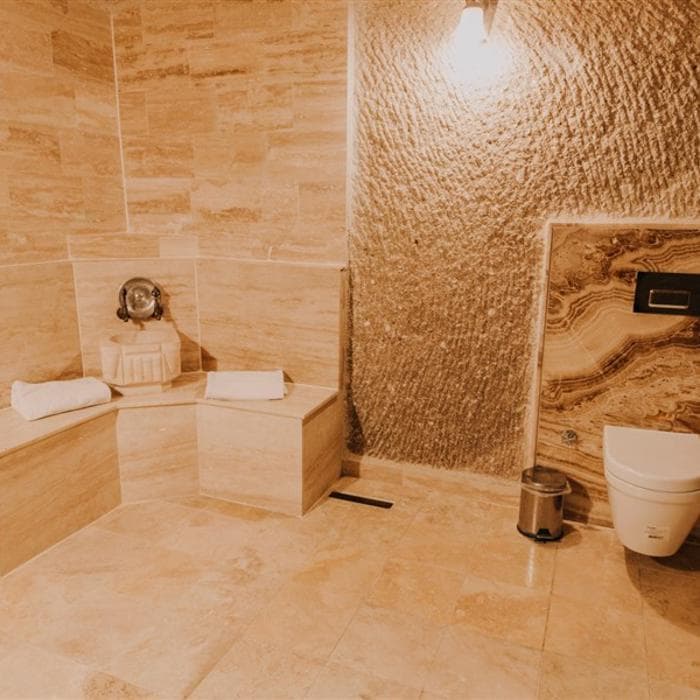 Holiday Cave Hotel