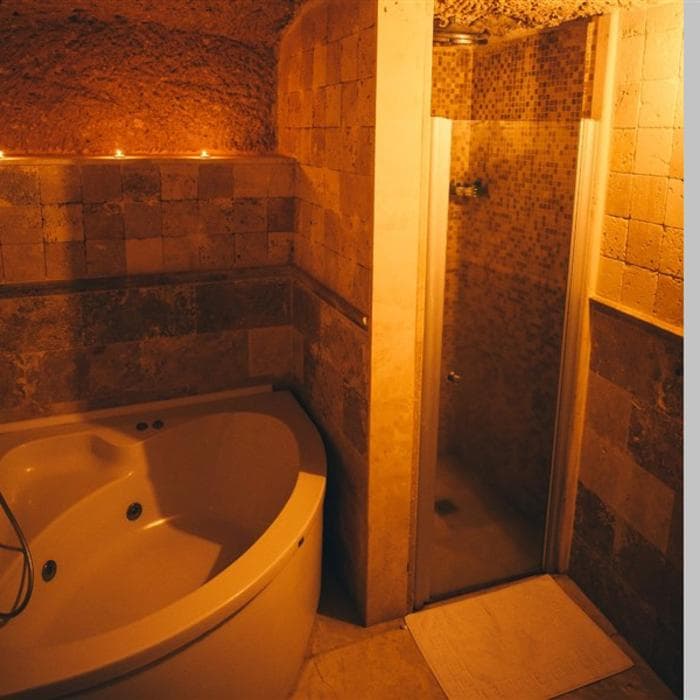 Holiday Cave Hotel