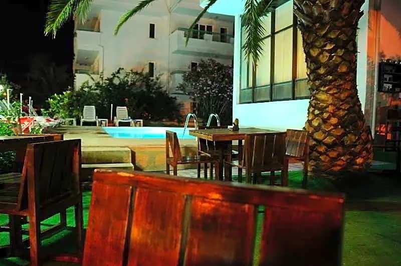 Avisos Hotel & Apartments