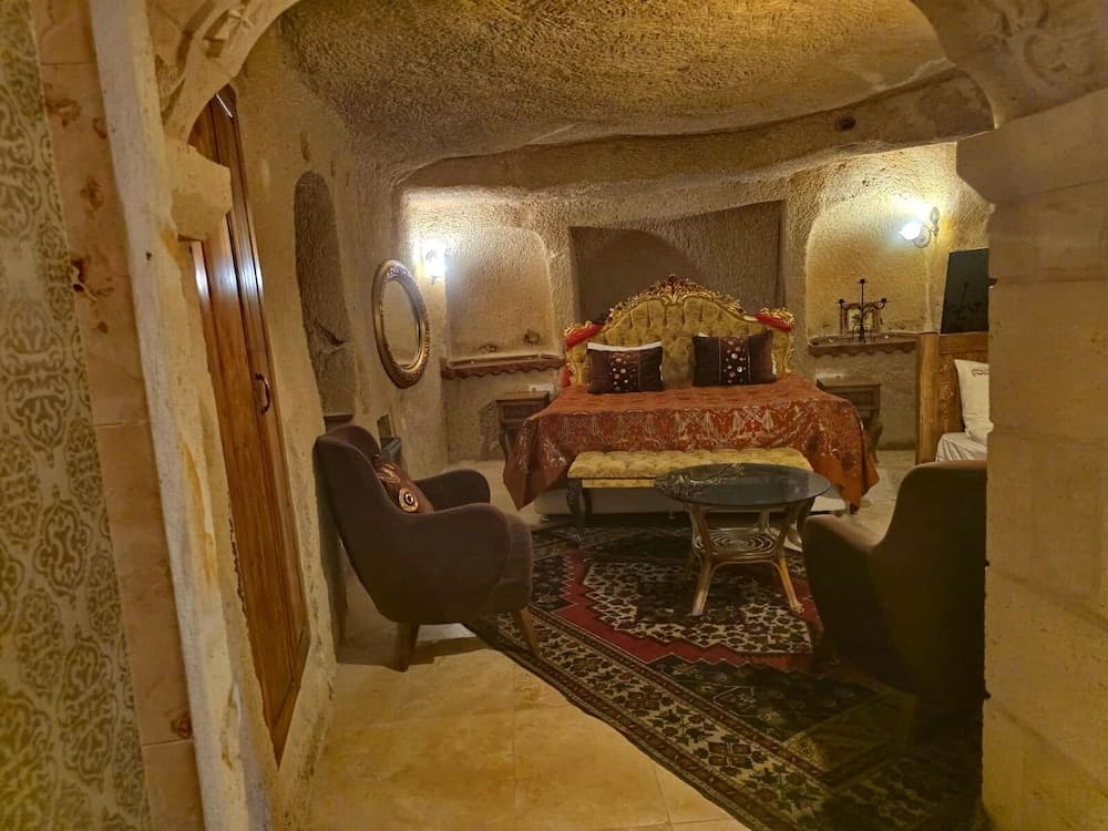 Antique House Hotel & Restaurant