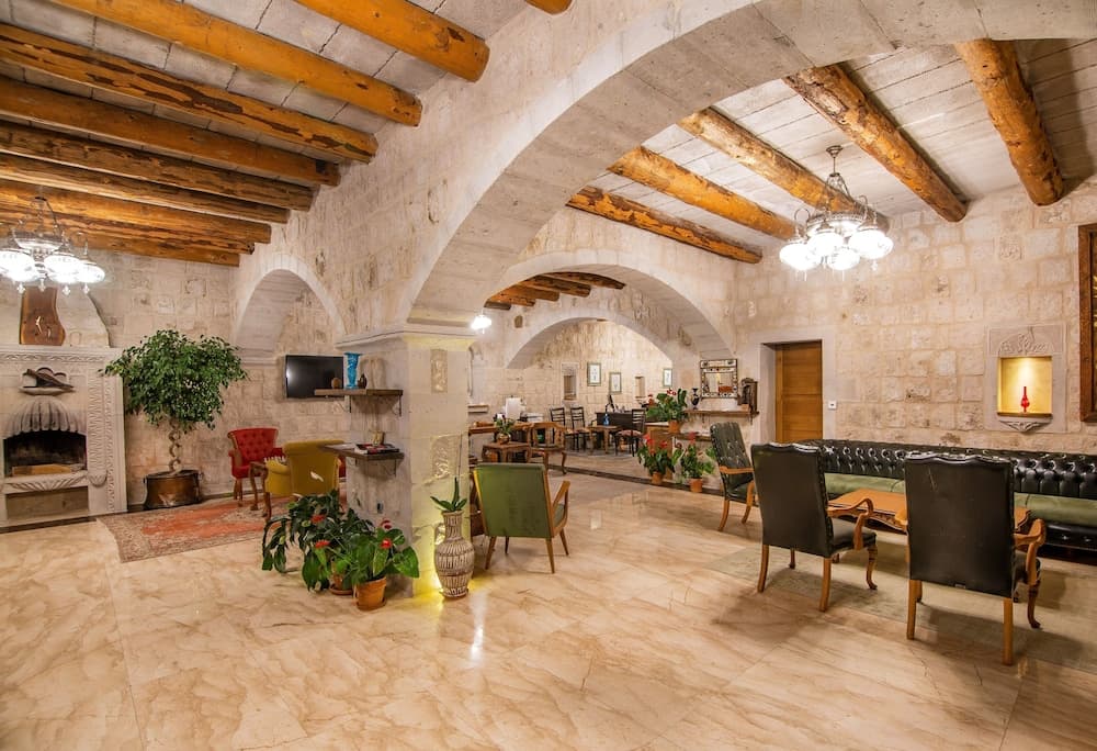 Hera Cave Suites 3